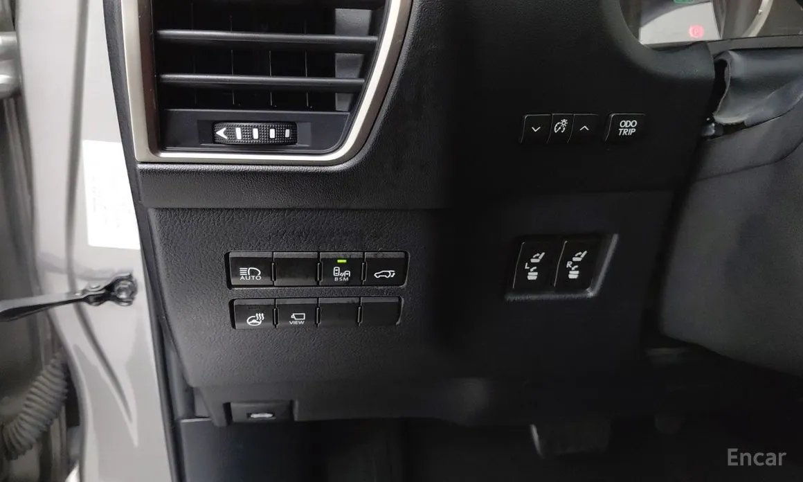 Фото 17 - Lexus NX