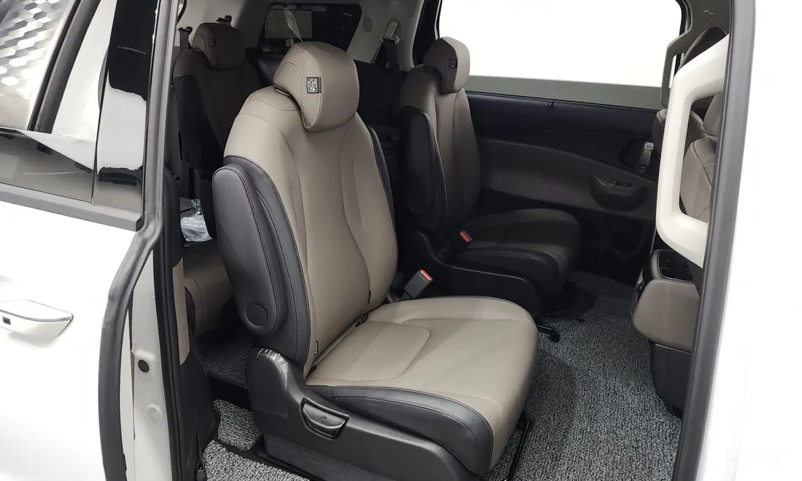 Фото 12 - Kia Carnival