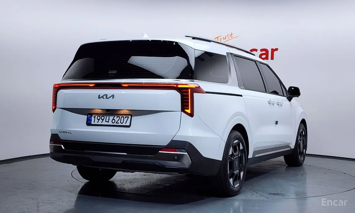 Фото 2 - Kia Carnival