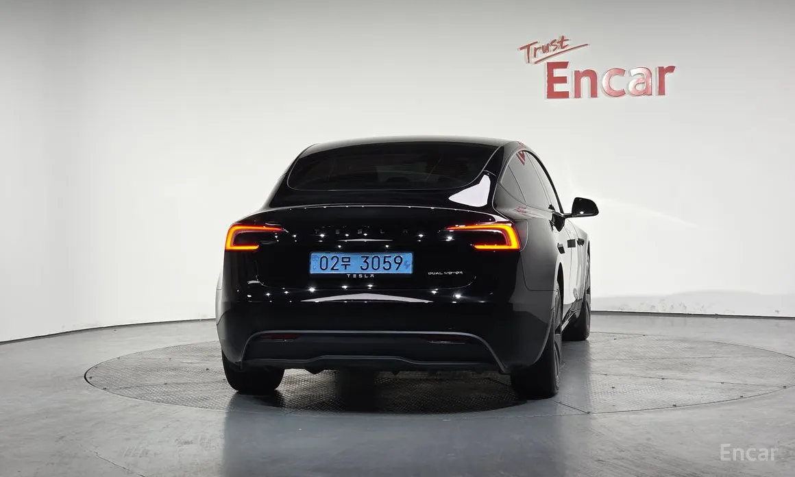 Фото 4 - Tesla Model 3