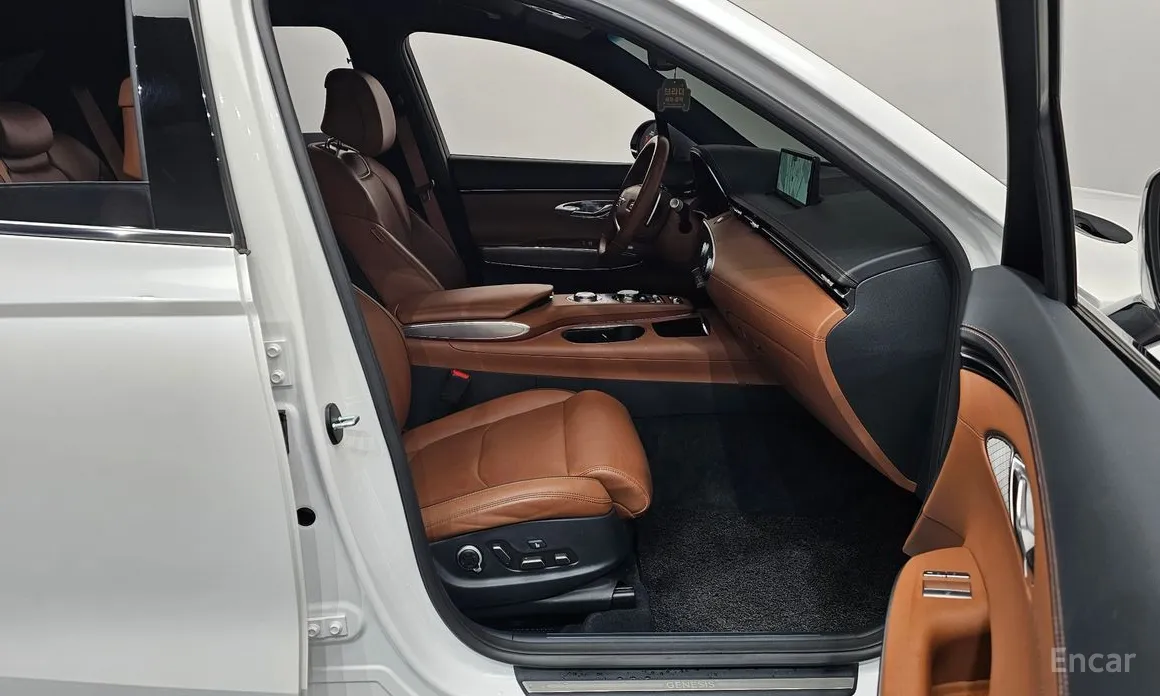 Фото 11 - Genesis GV70