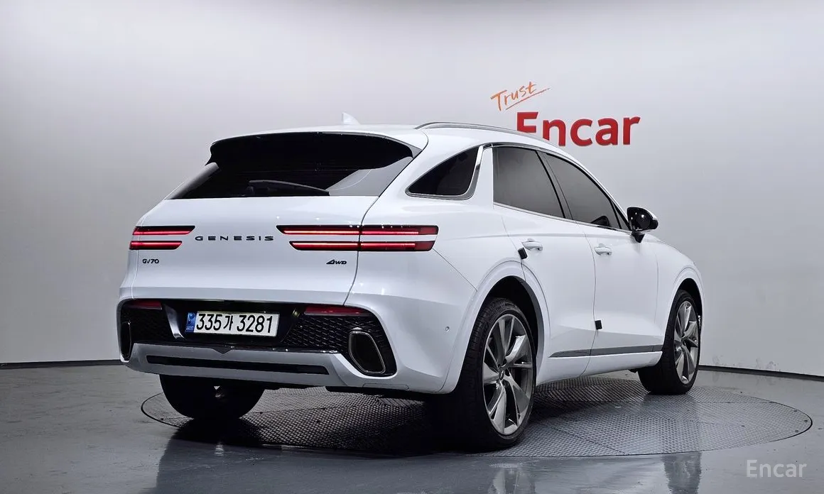 Фото 2 - Genesis GV70