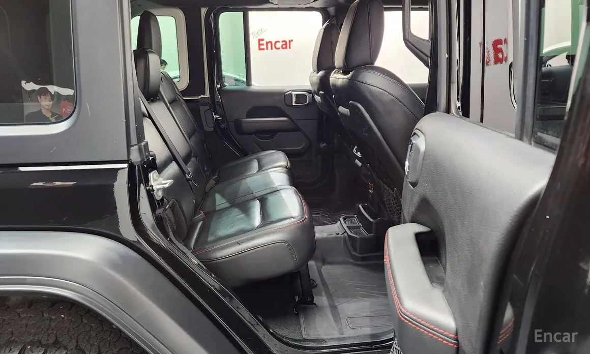 Фото 12 - Jeep Wrangler