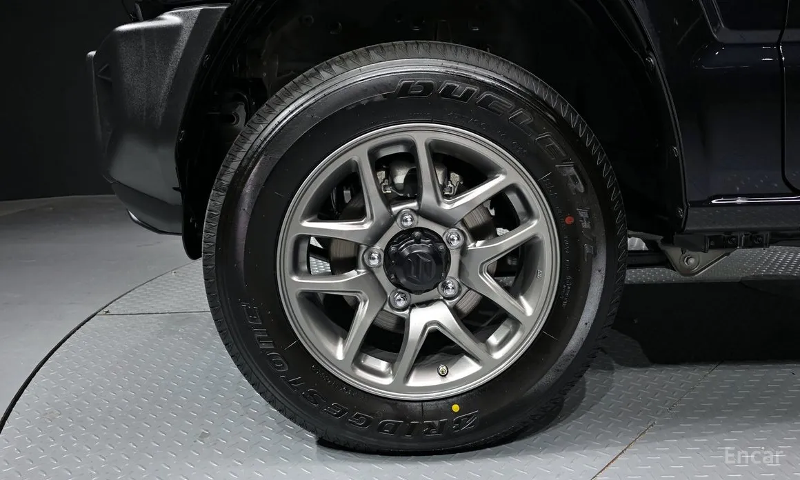 Фото 5 - Suzuki Jimny