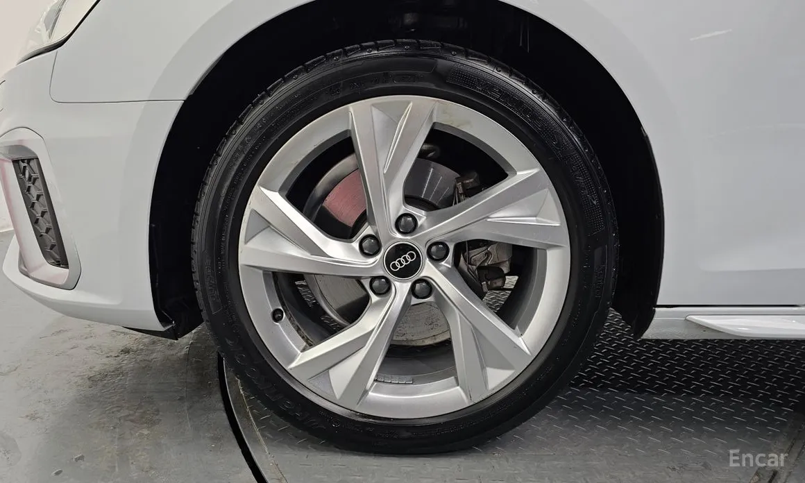 Фото 5 - Audi A4