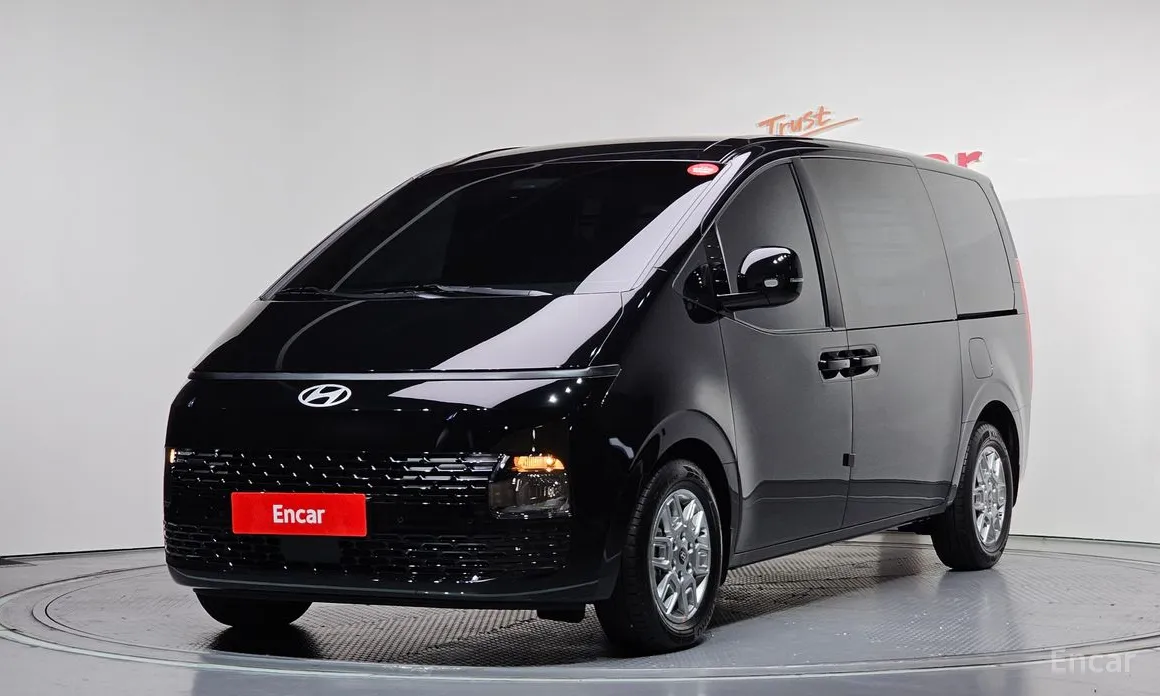 Фото 1 - Hyundai Staria