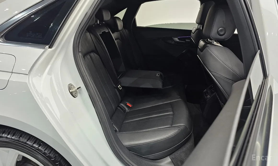 Фото 12 - Audi A4