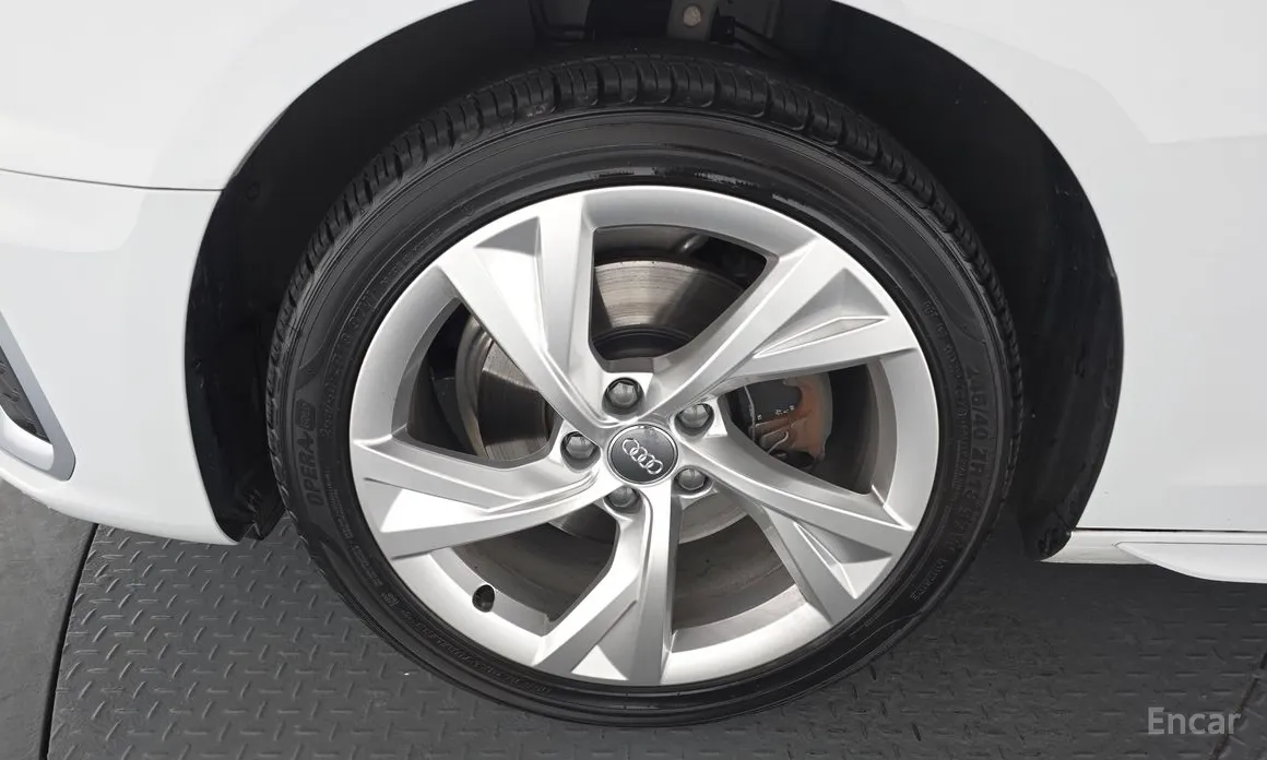 Фото 5 - Audi A4