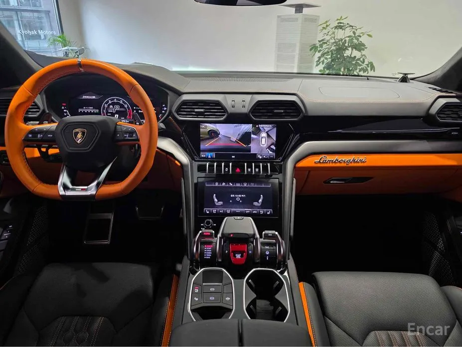 Фото 4 - Lamborghini Urus