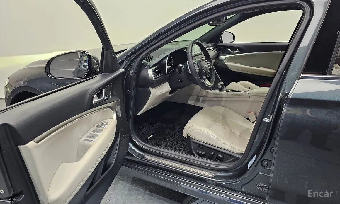 Фото 10 - Genesis G70