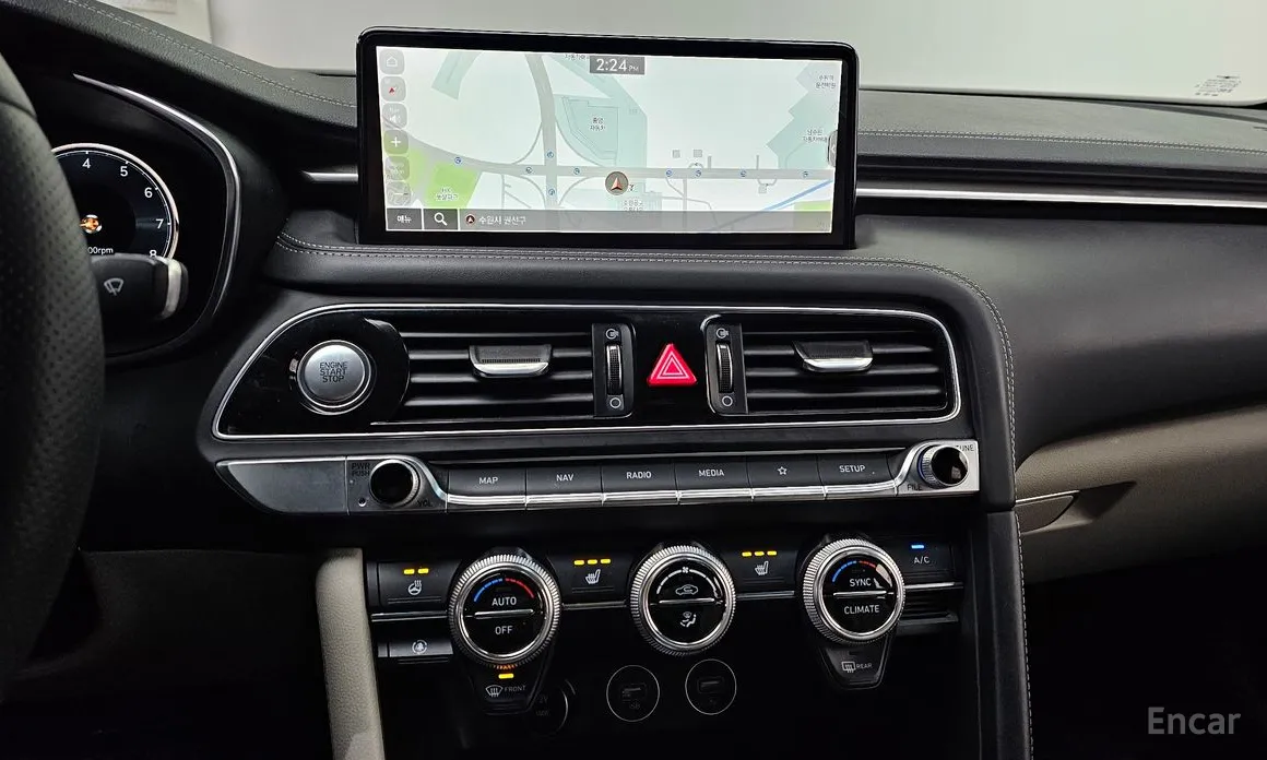 Фото 14 - Genesis G70