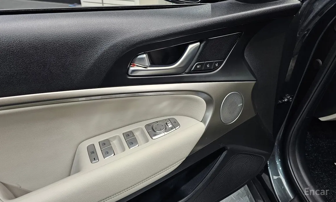 Фото 17 - Genesis G70