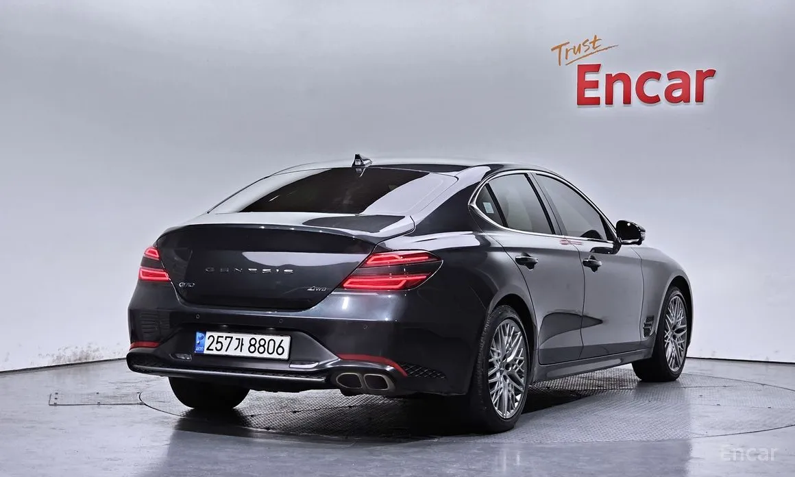 Фото 2 - Genesis G70