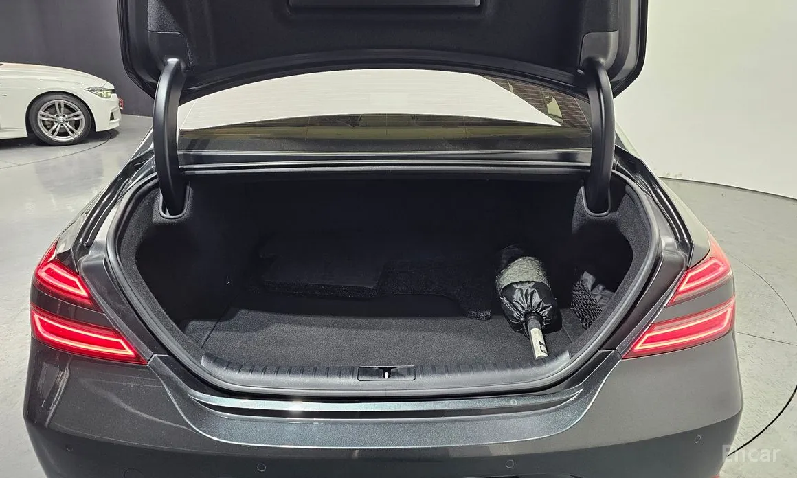 Фото 20 - Genesis G70