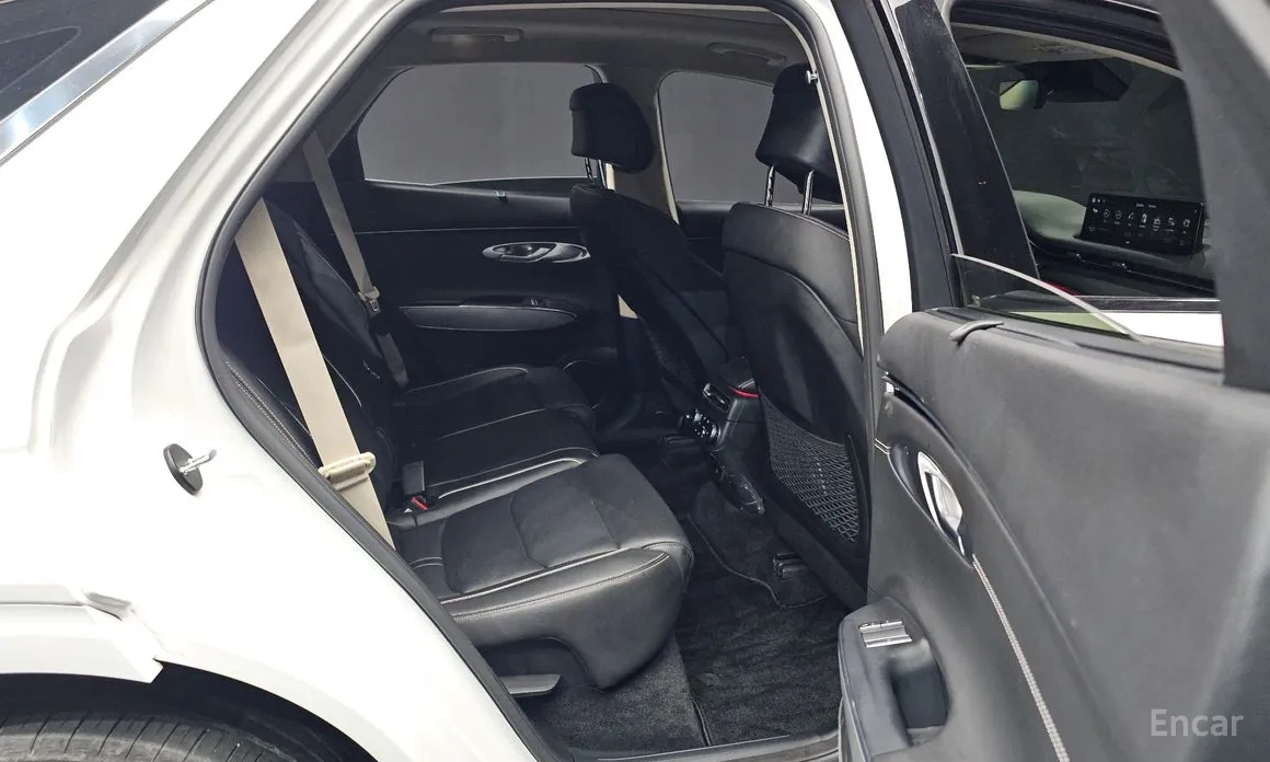 Фото 12 - Genesis GV70