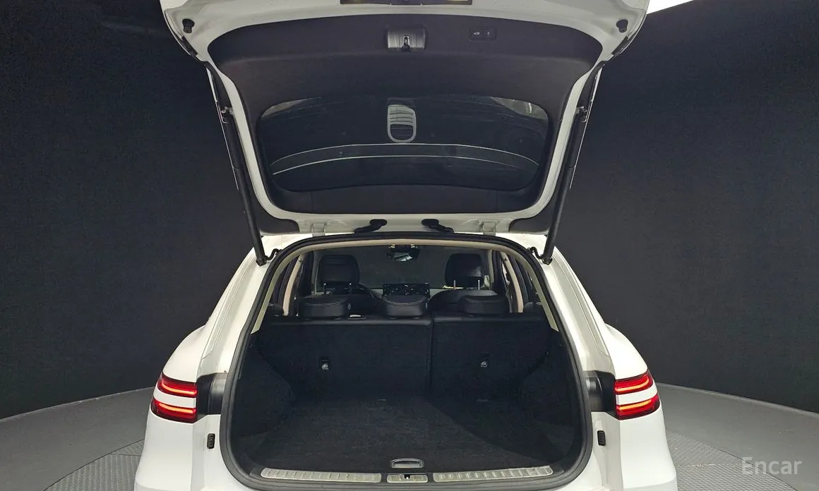 Фото 20 - Genesis GV70