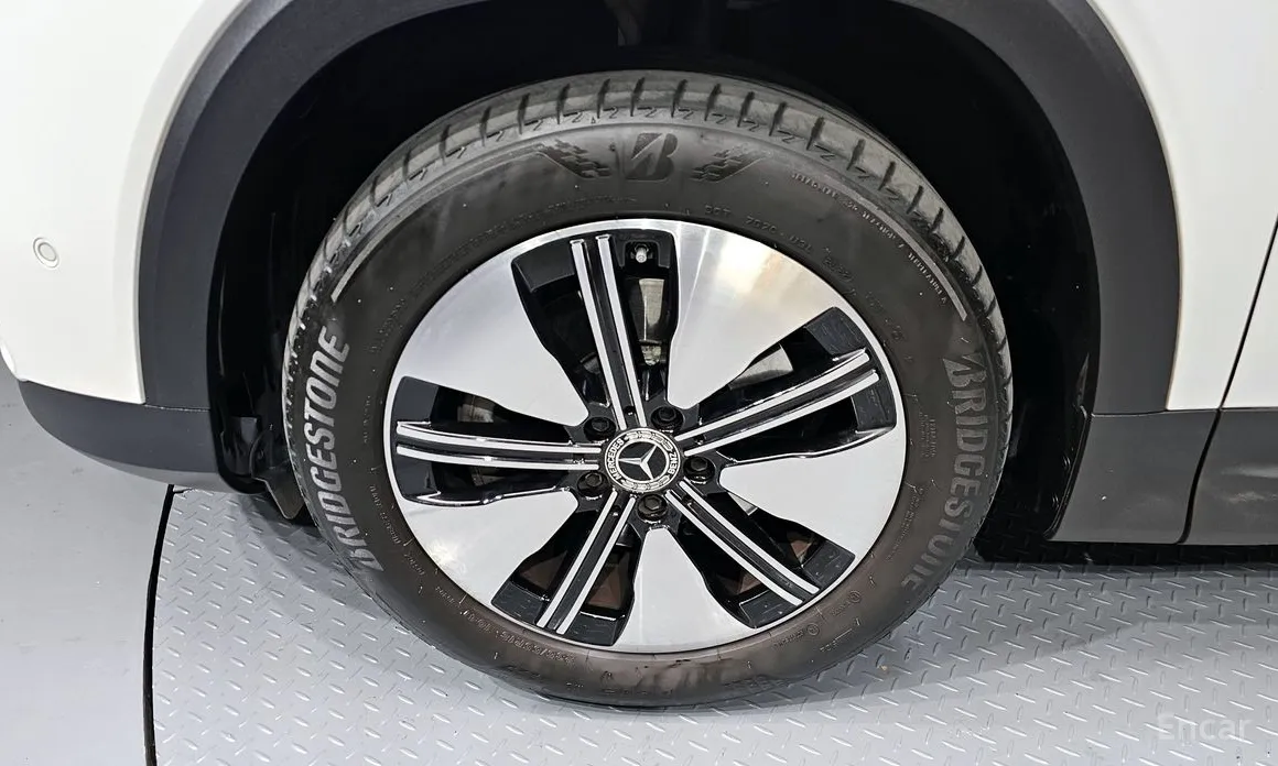 Фото 5 - Mercedes-Benz EQB