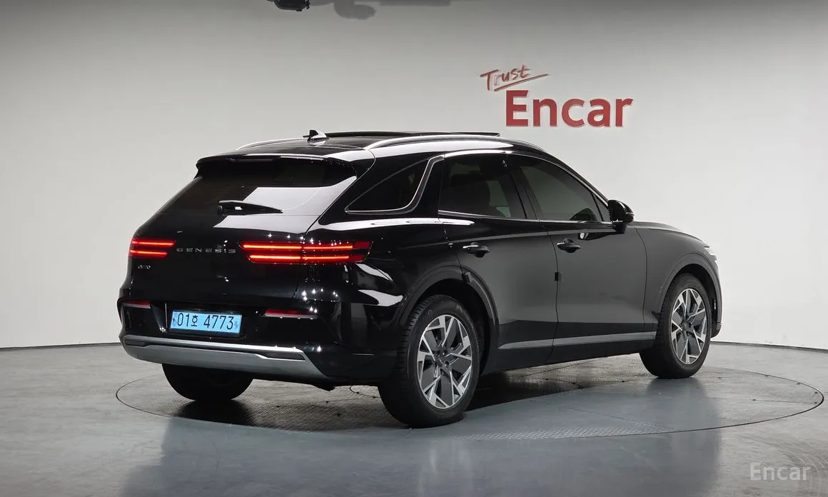 Фото 2 - Genesis GV70
