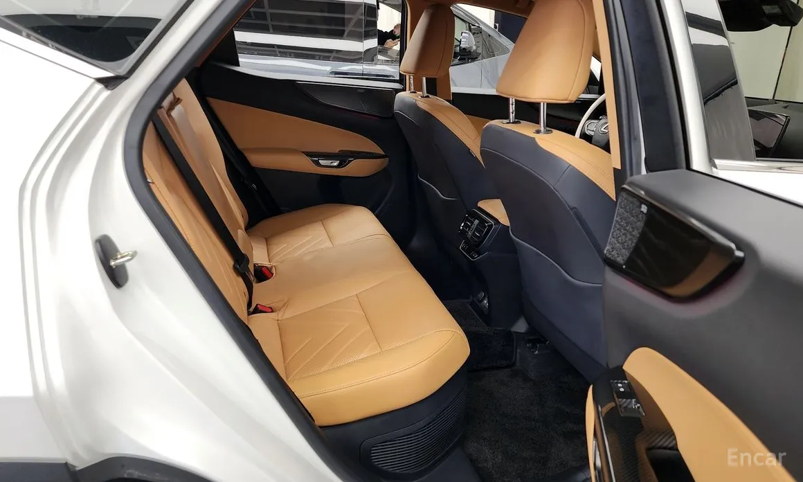 Фото 12 - Lexus NX