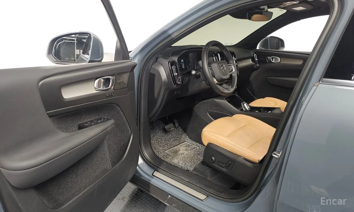 Фото 10 - Volvo XC40