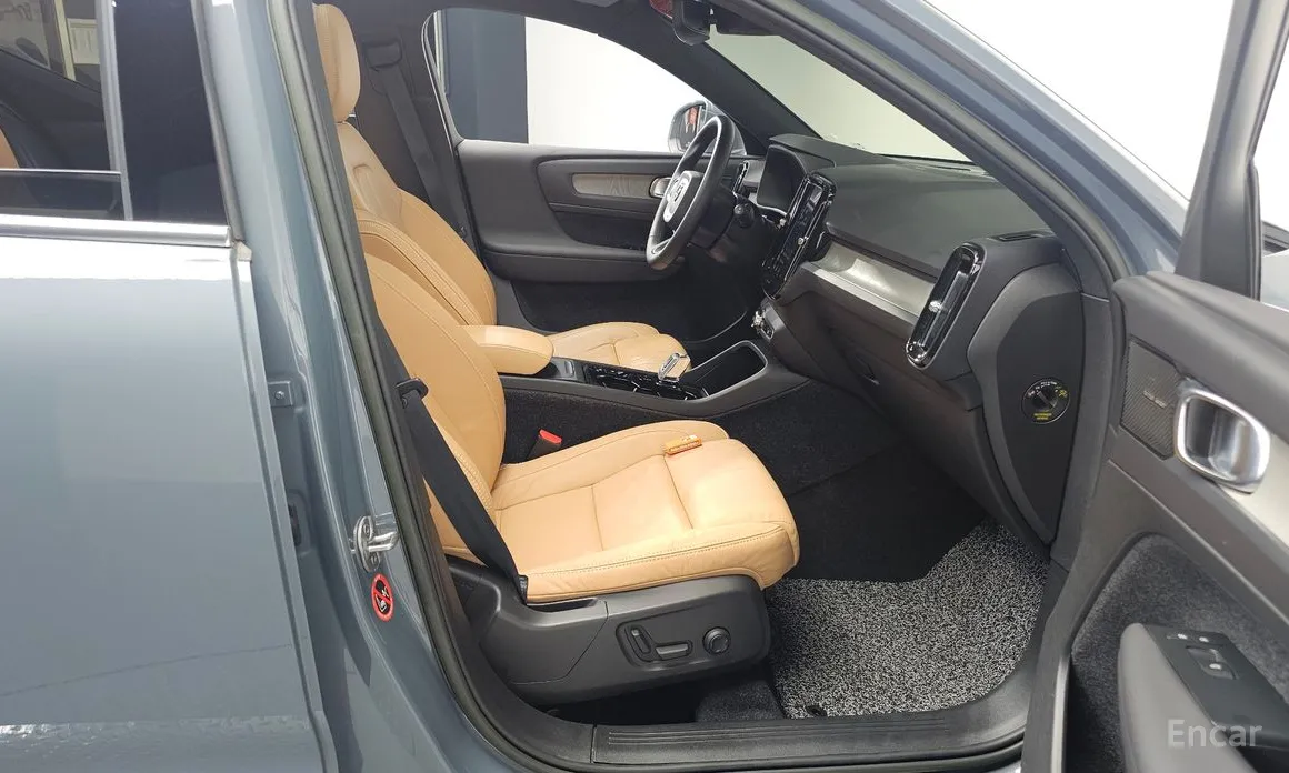 Фото 11 - Volvo XC40