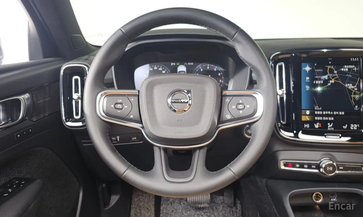 Фото 13 - Volvo XC40