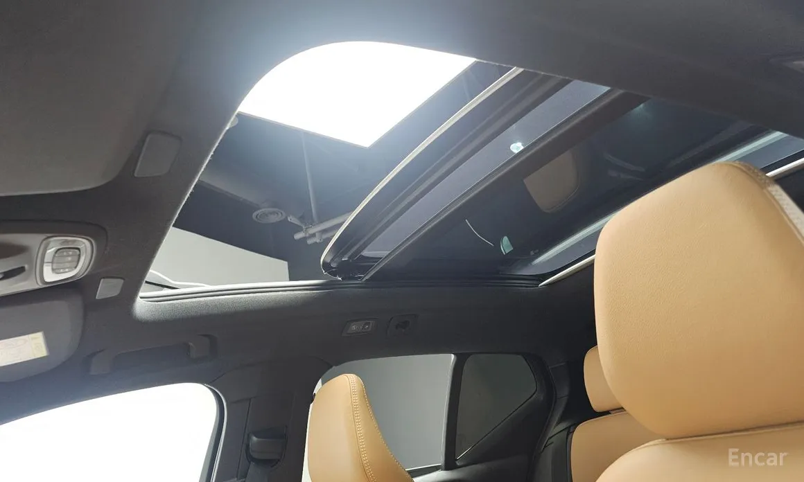 Фото 19 - Volvo XC40