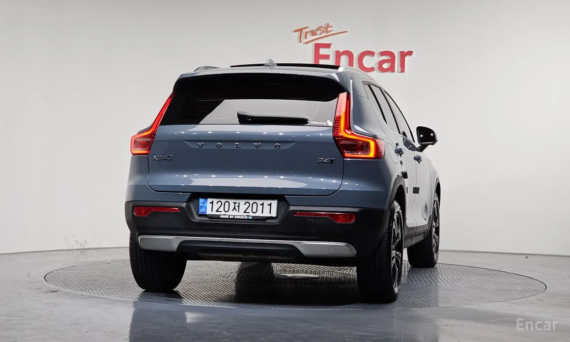 Фото 4 - Volvo XC40