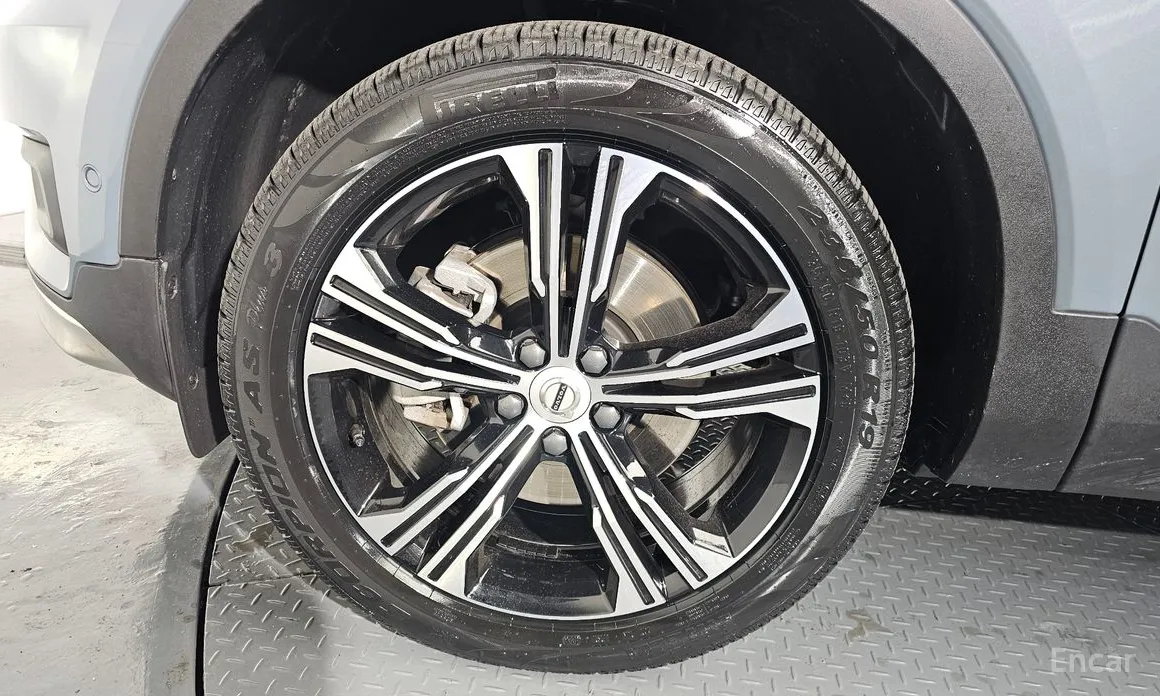 Фото 5 - Volvo XC40