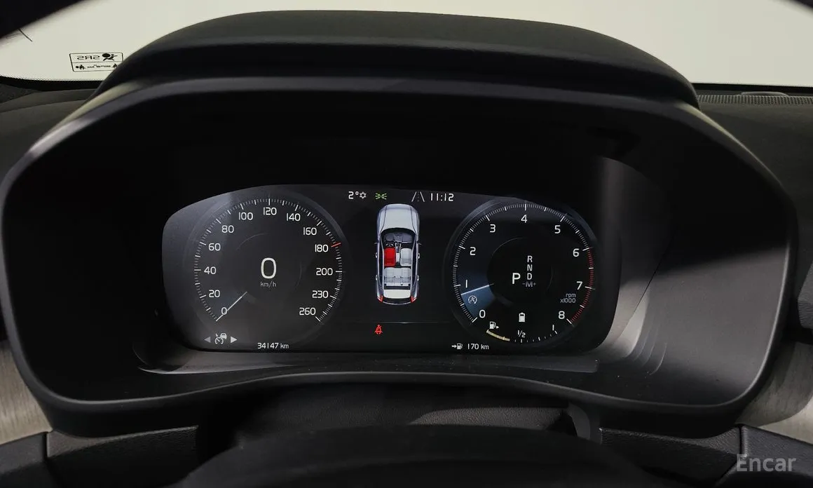 Фото 8 - Volvo XC40