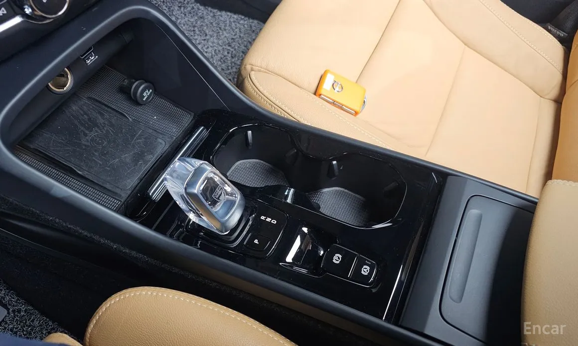 Фото 9 - Volvo XC40