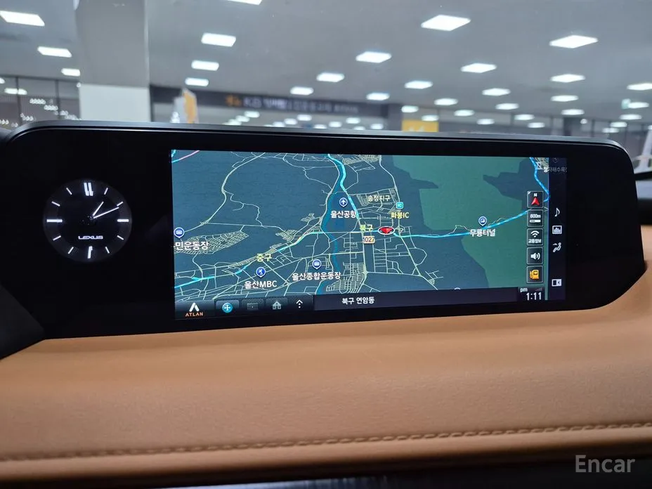 Фото 15 - Lexus UX