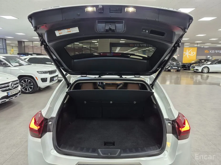 Фото 20 - Lexus UX