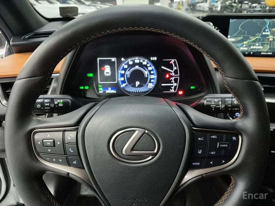 Фото 8 - Lexus UX