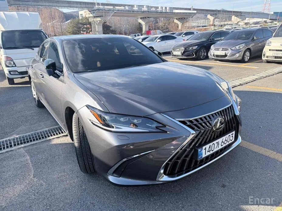 Фото 1 - Lexus ES