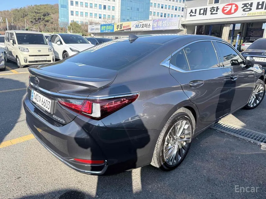 Фото 5 - Lexus ES