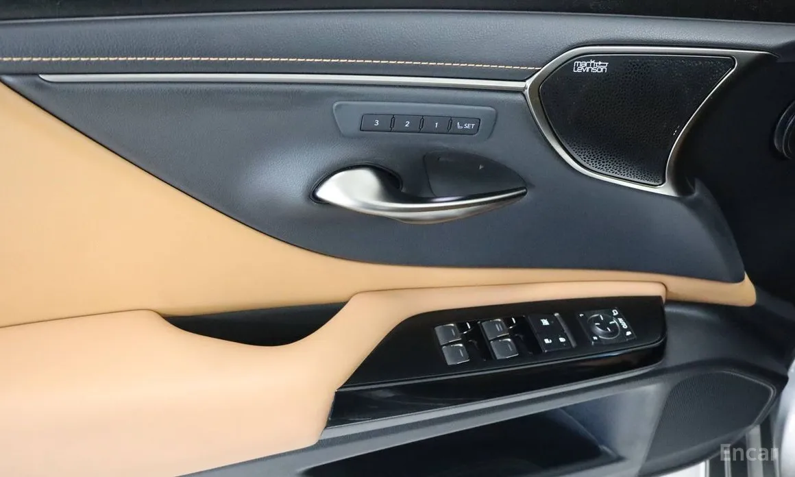 Фото 12 - Lexus ES