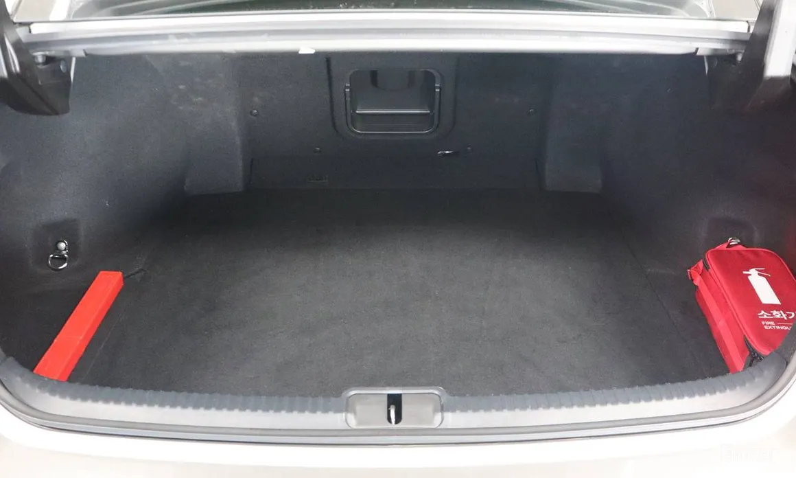 Фото 16 - Lexus ES