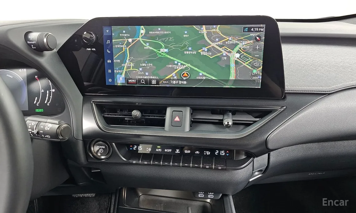 Фото 16 - Lexus UX