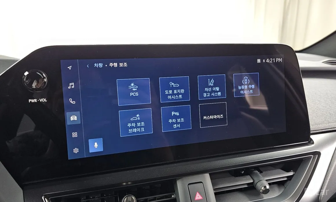 Фото 18 - Lexus UX