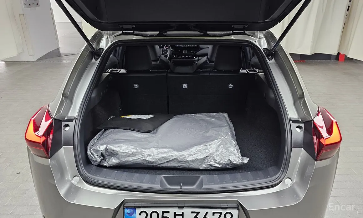 Фото 20 - Lexus UX