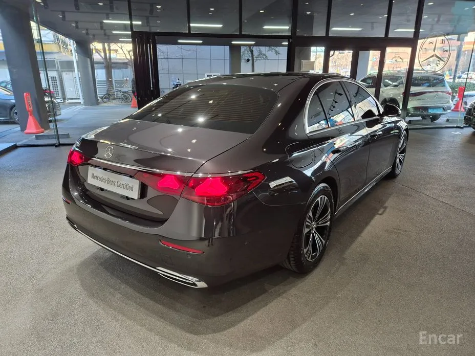 Фото 2 - Mercedes-Benz E-Class