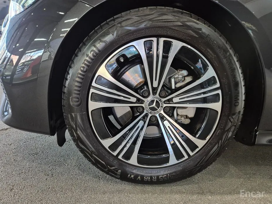 Фото 5 - Mercedes-Benz E-Class