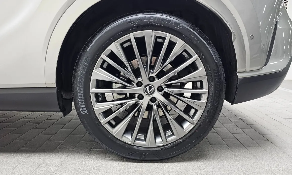 Фото 5 - Lexus RX