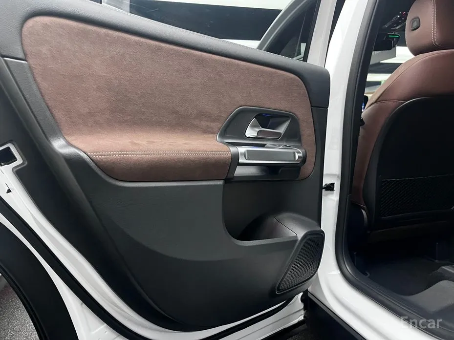 Фото 13 - Mercedes-Benz GLB-Class