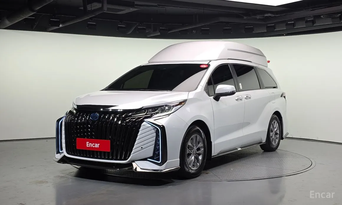 Photo 1 - Toyota Sienna