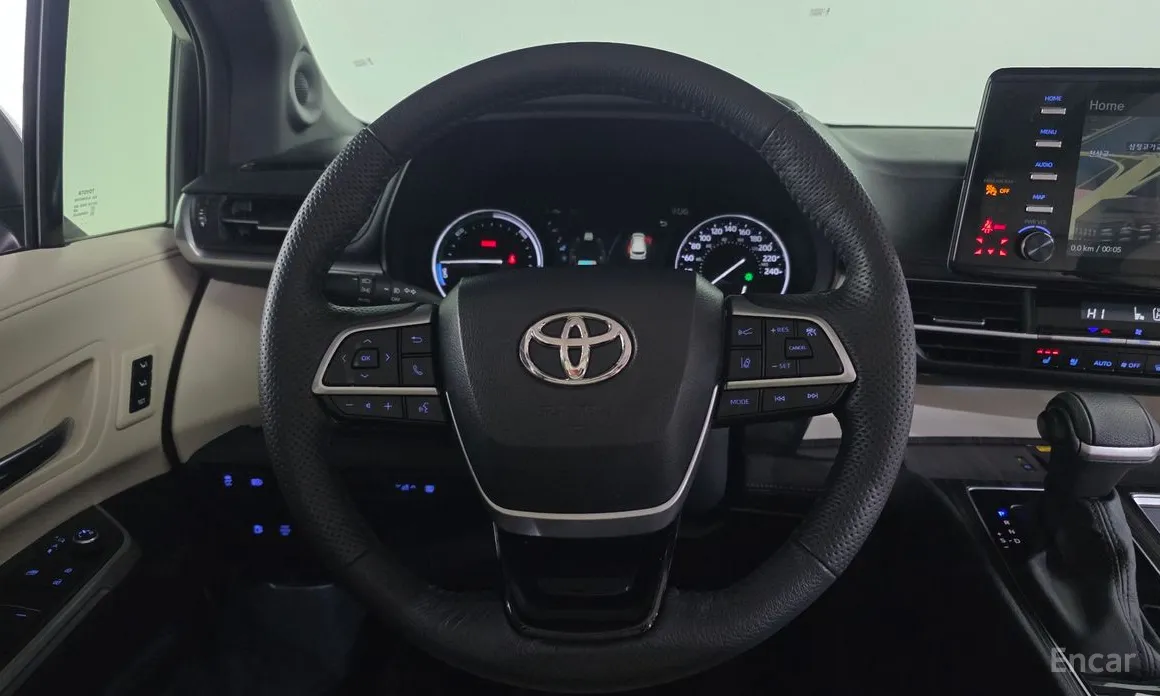 Photo 13 - Toyota Sienna