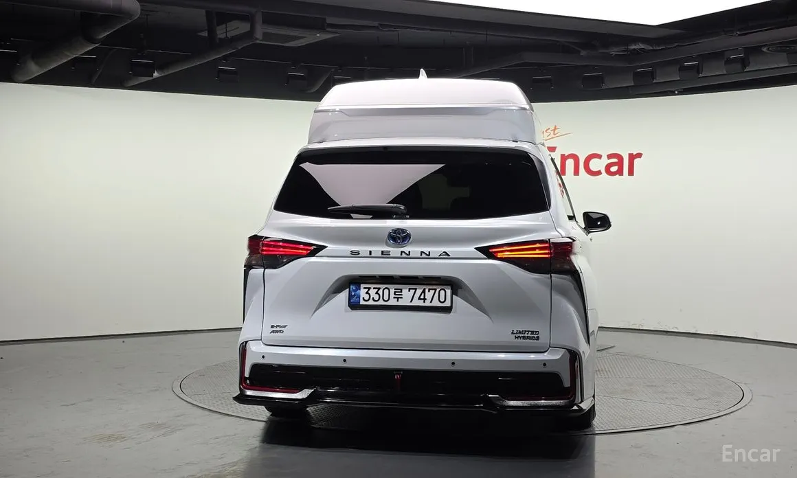 Photo 4 - Toyota Sienna