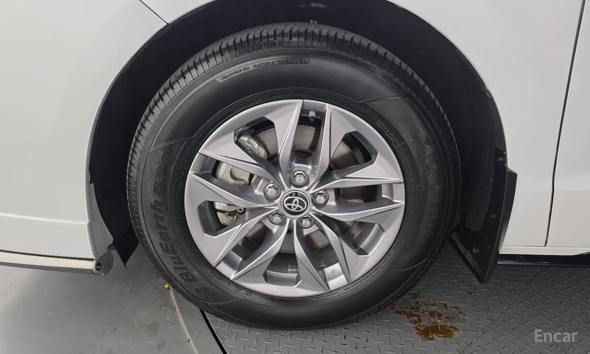 Photo 5 - Toyota Sienna