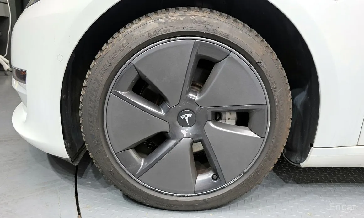 Photo 5 - Tesla Model 3